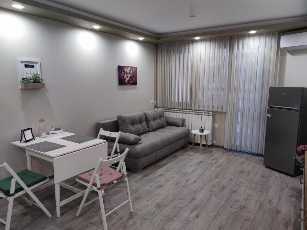 Flowers Apartment Dobrich Luaran gambar